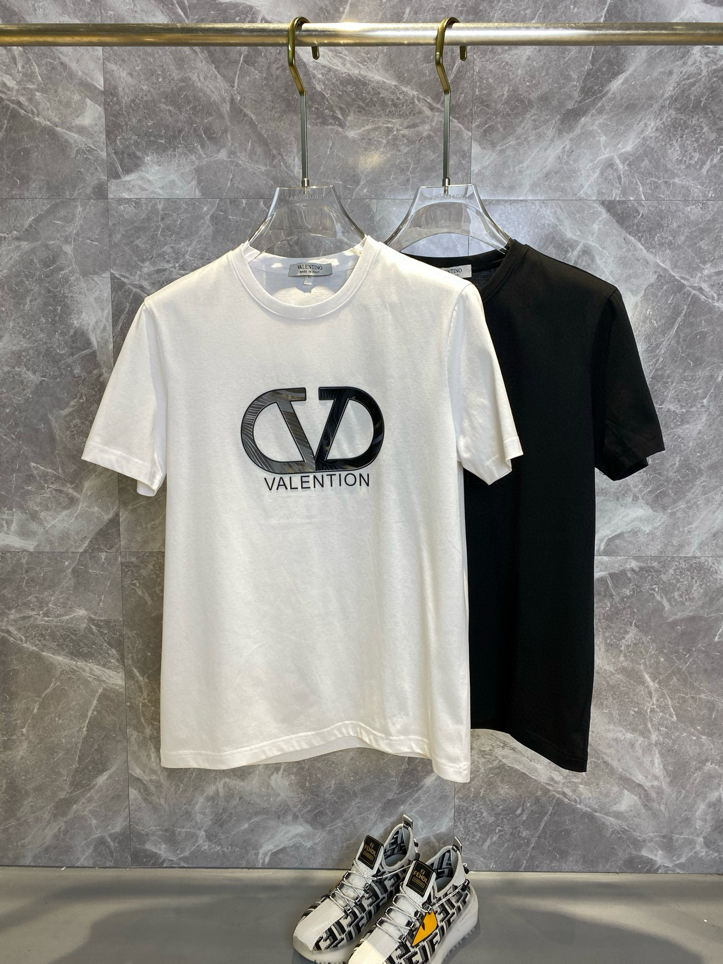 발렌티노 2컬러 남자 반팔티