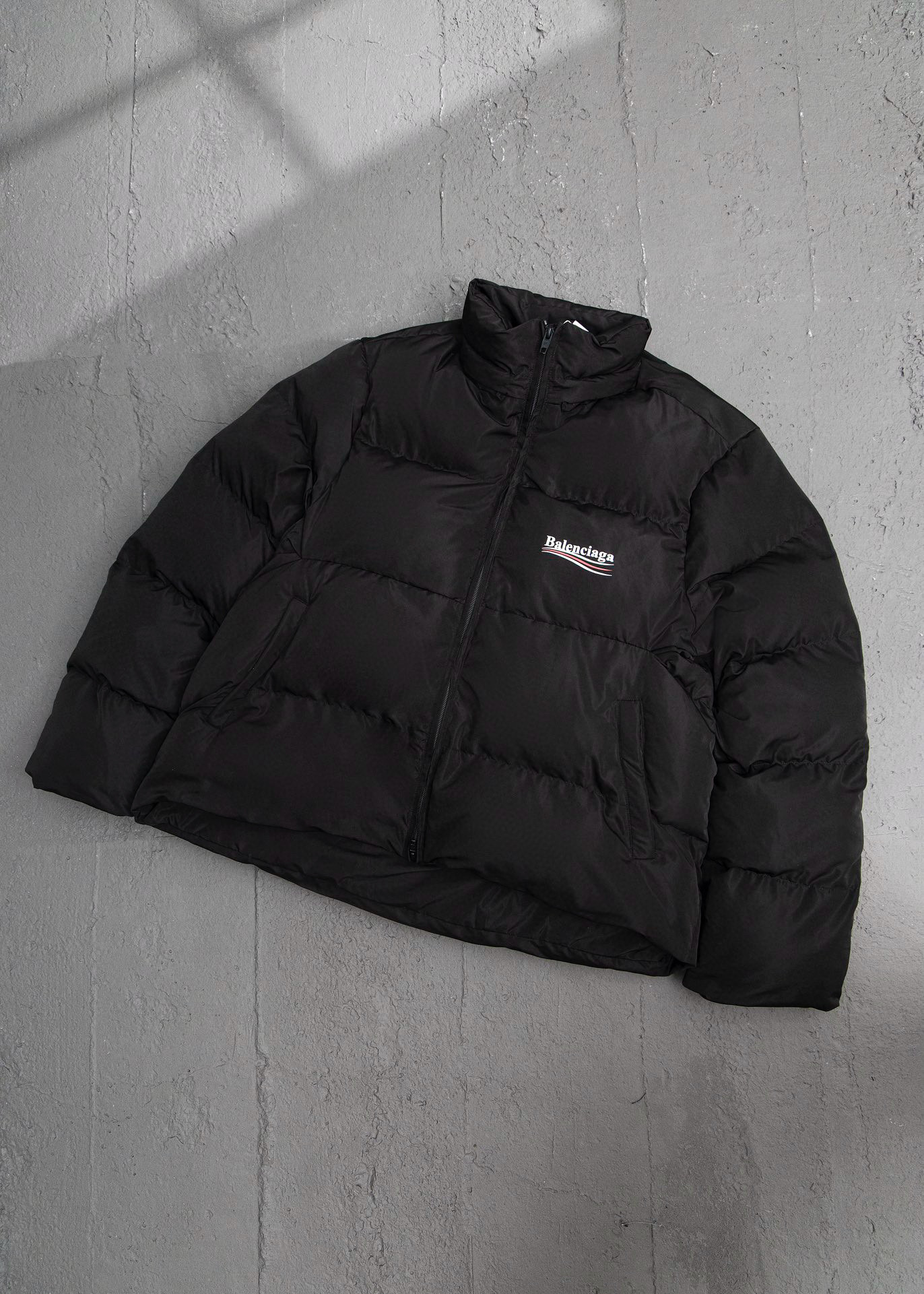 발렌시아가 남녀공용 패딩