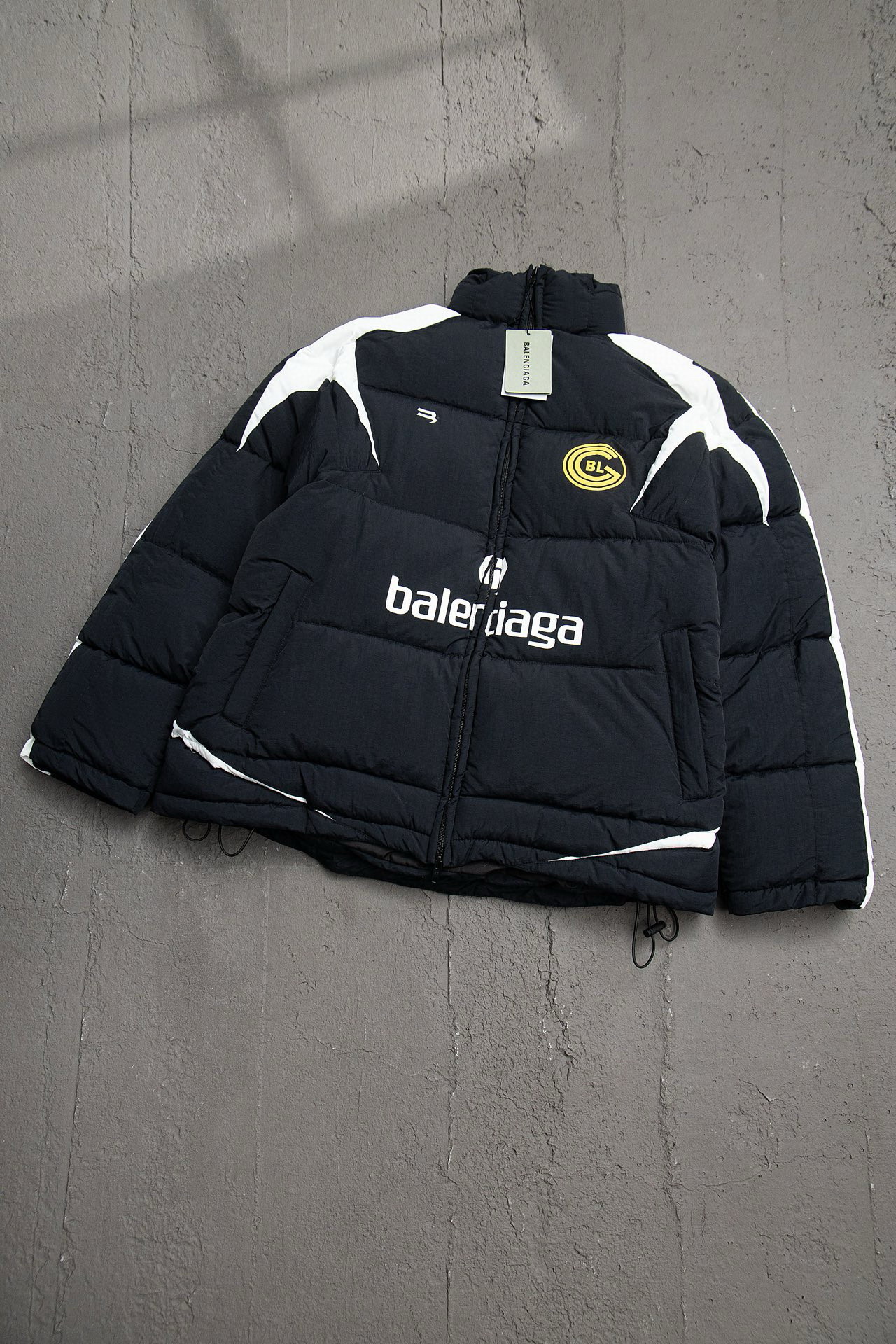 발렌시아가 남녀공용 패딩