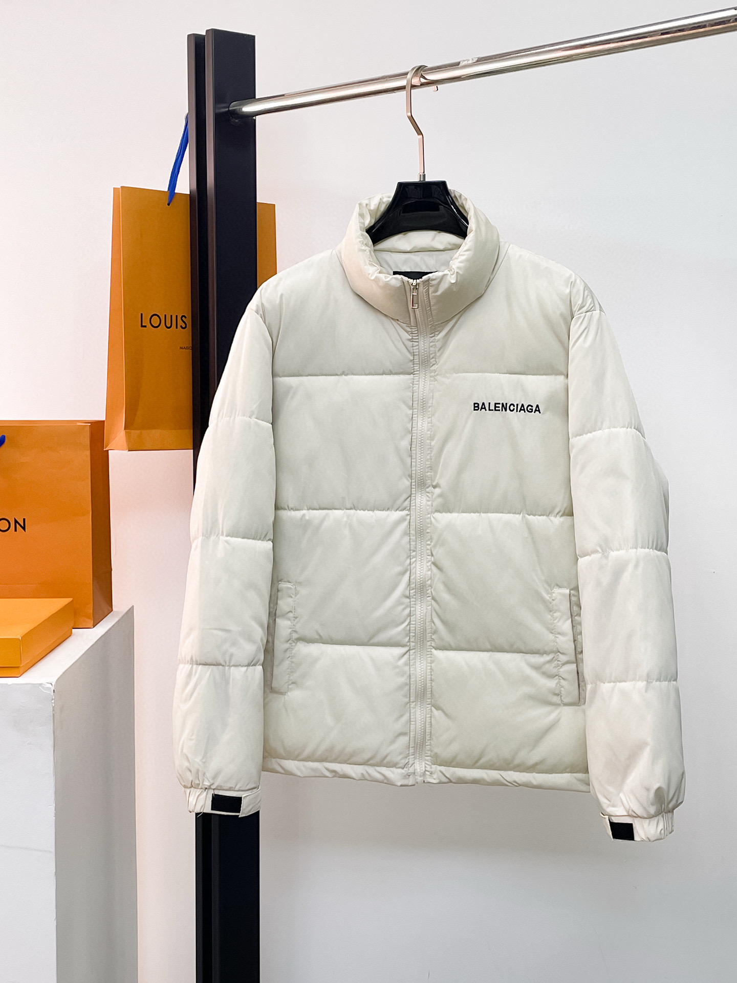 발렌시아가 남자 패딩