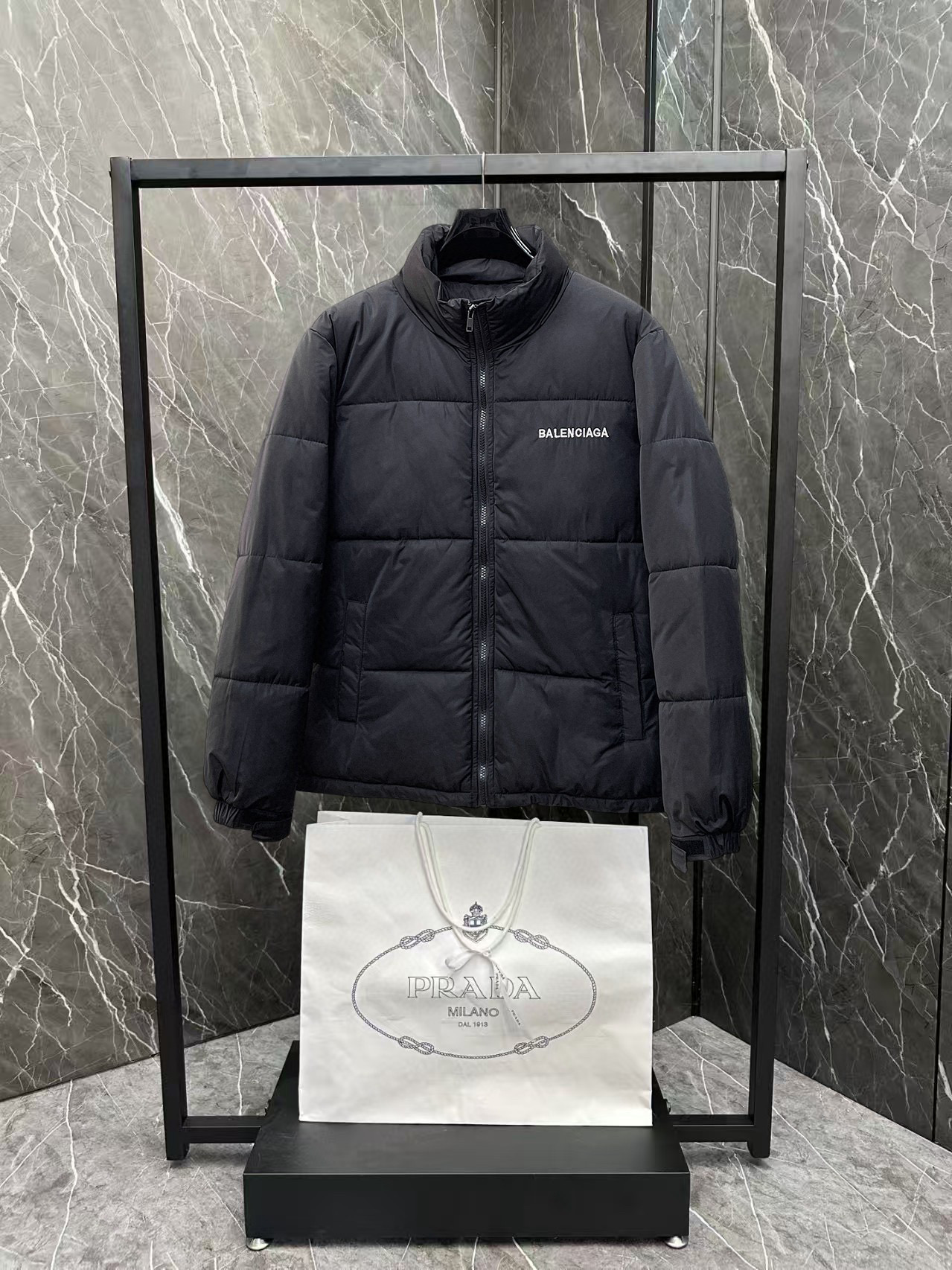 발렌시아가 남자 패딩