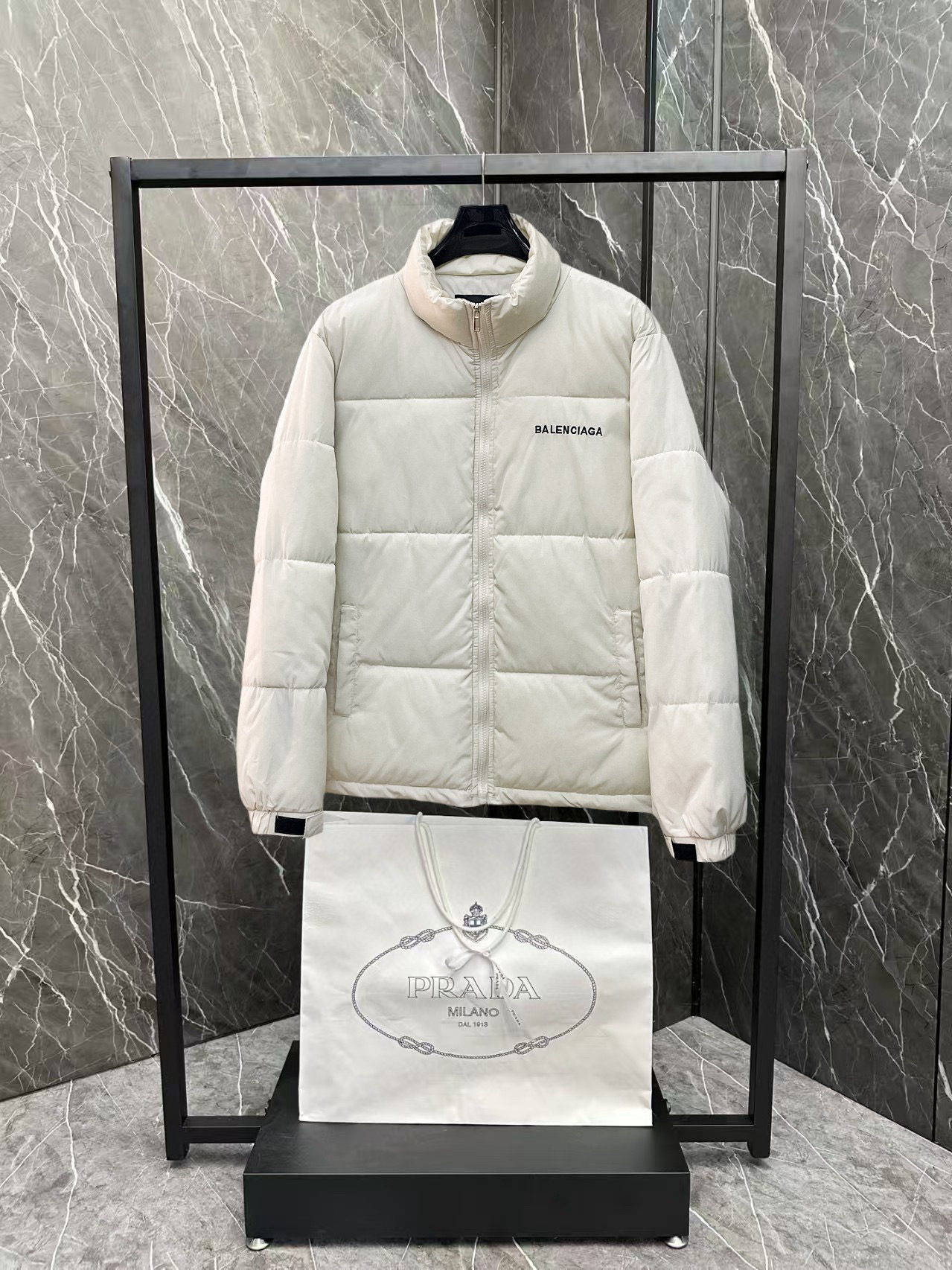 발렌시아가 남자 패딩