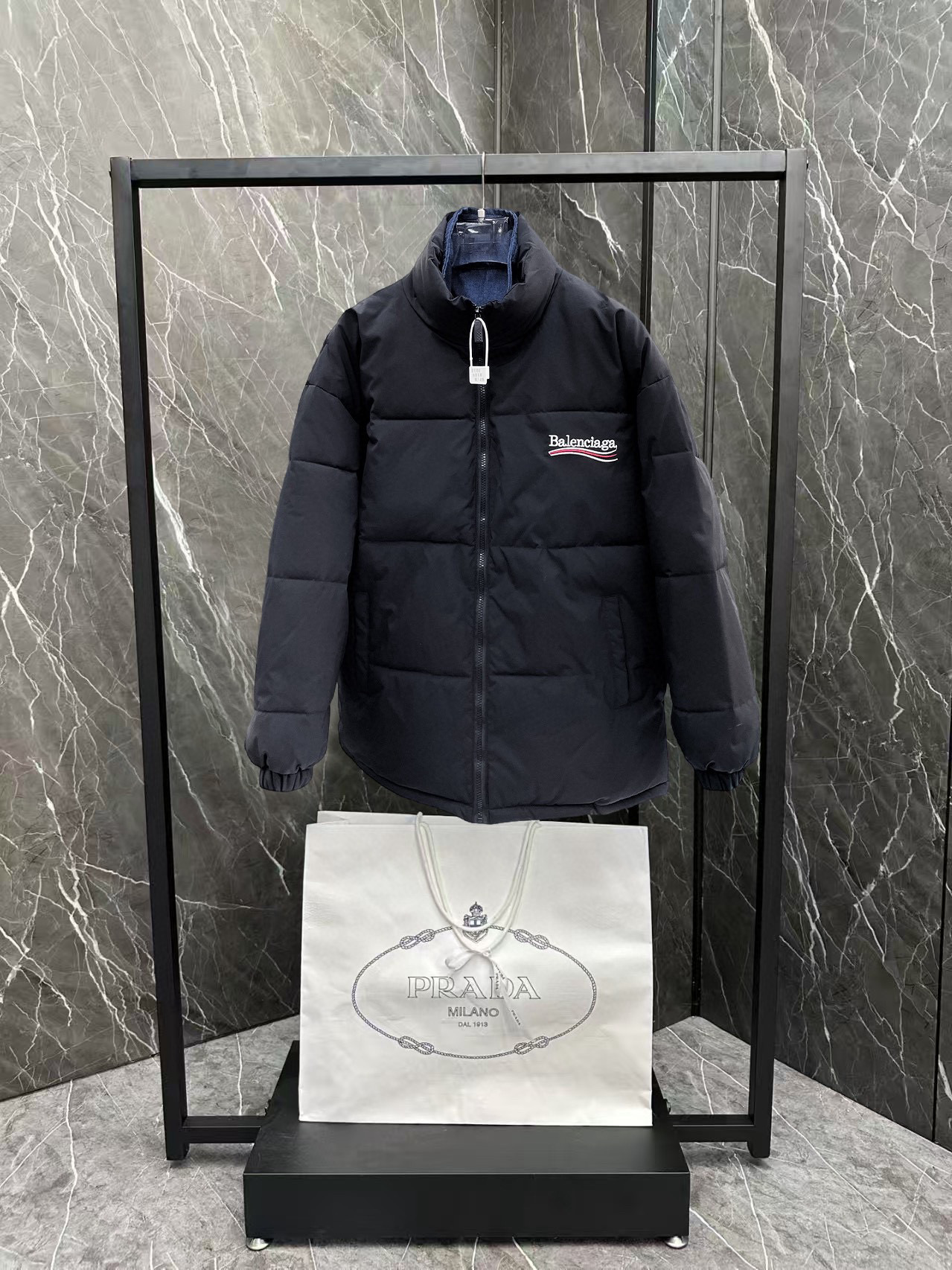 발렌시아가 남자 패딩