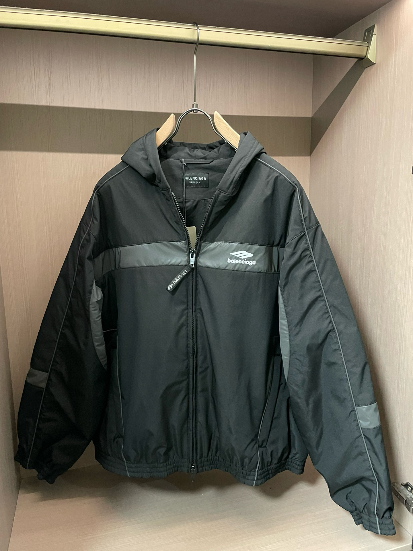 발렌시아가 2컬러 남자 패딩