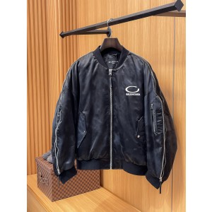 발렌시아가 남자 패딩