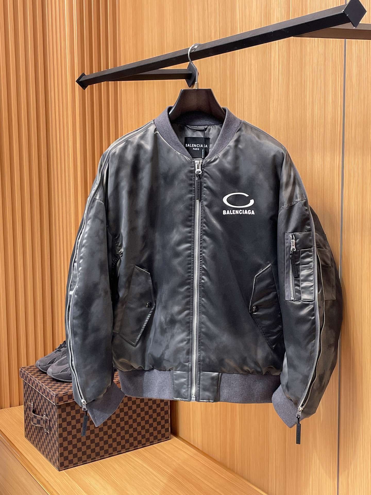 발렌시아가 남자 패딩