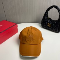 로로피아나 모자