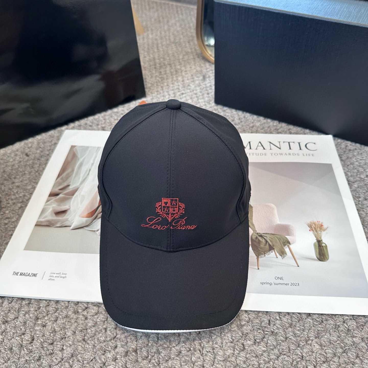 로로피아나 모자