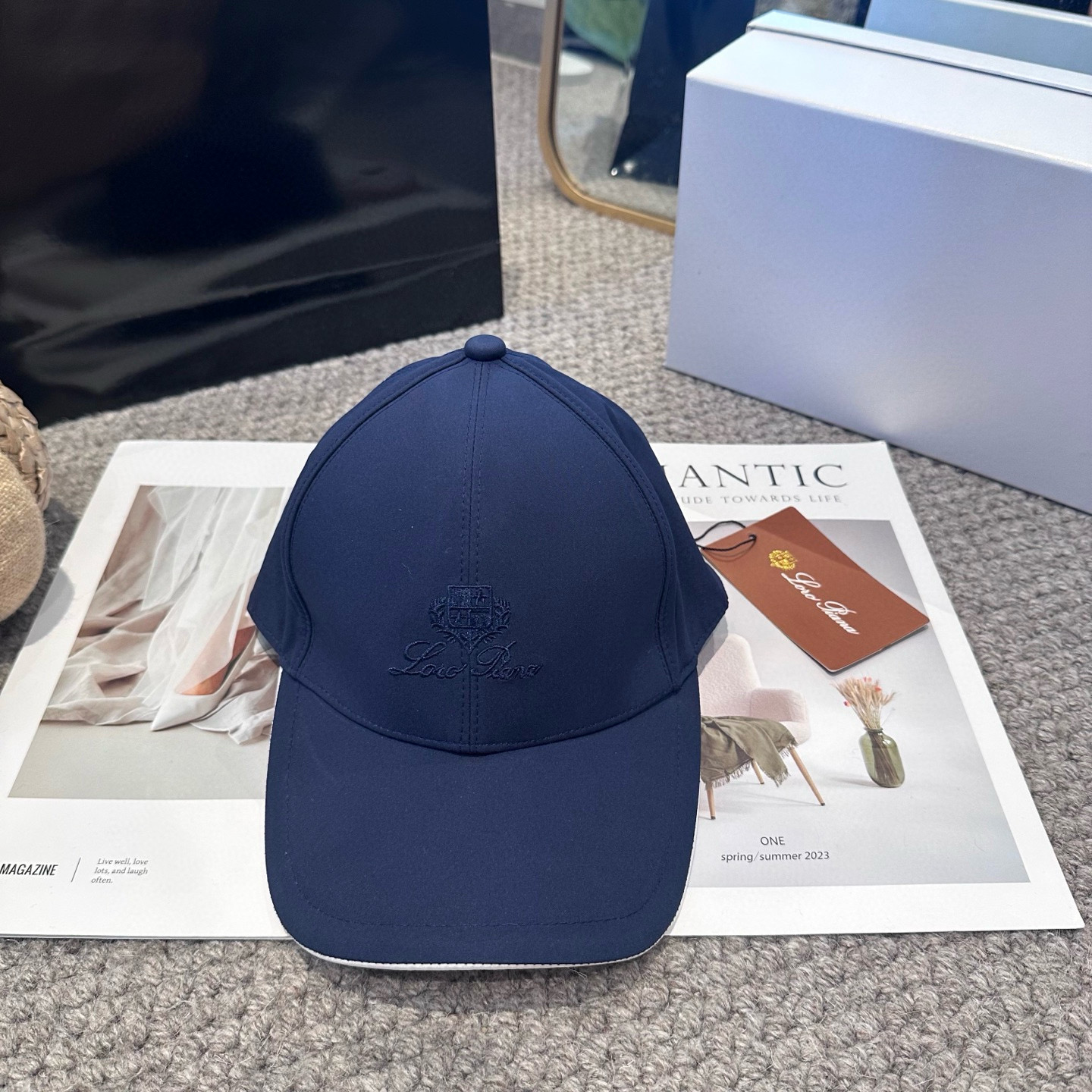 로로피아나 모자