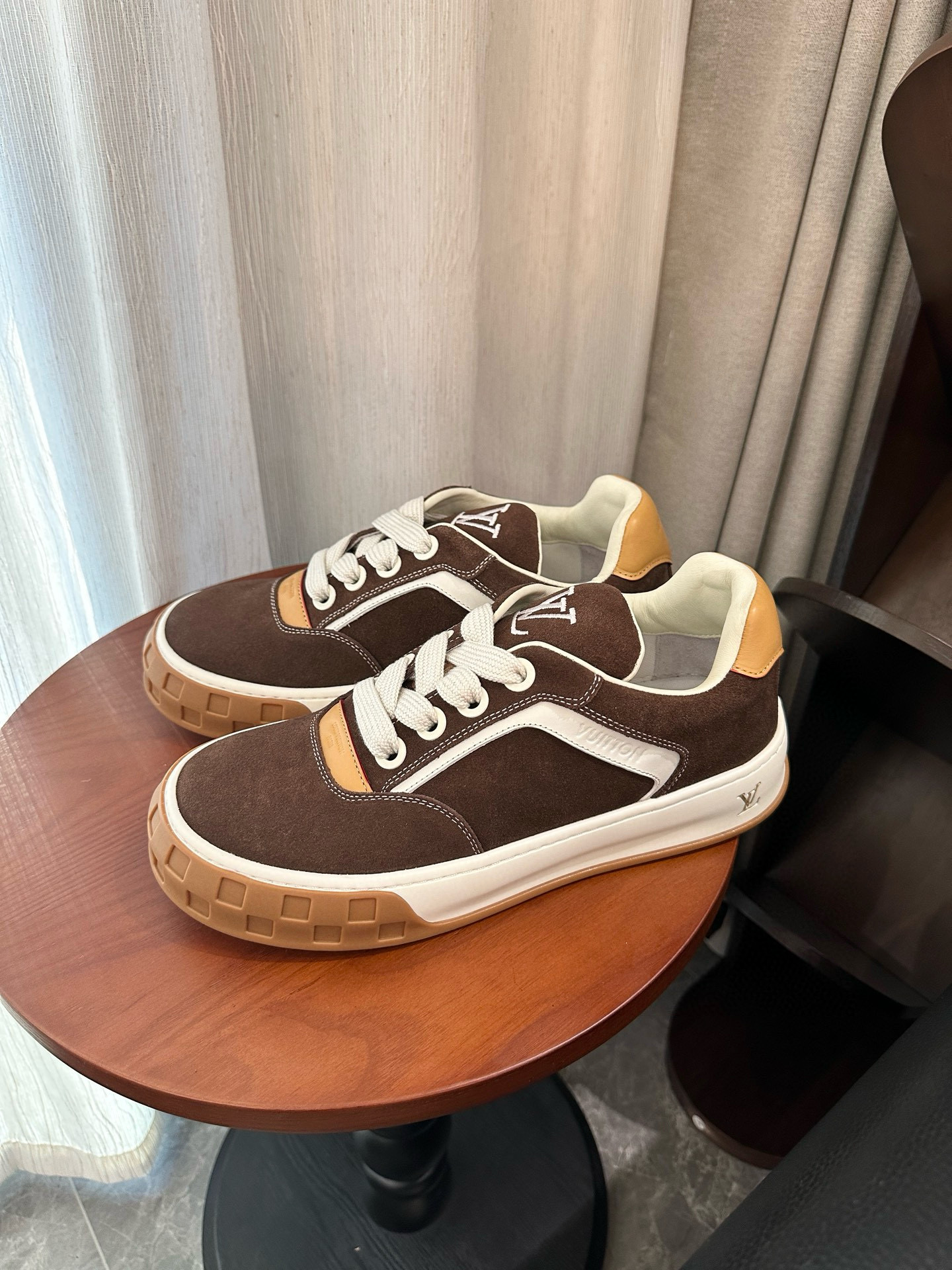 루이비통 남녀공용 신발 운동화 스니커즈