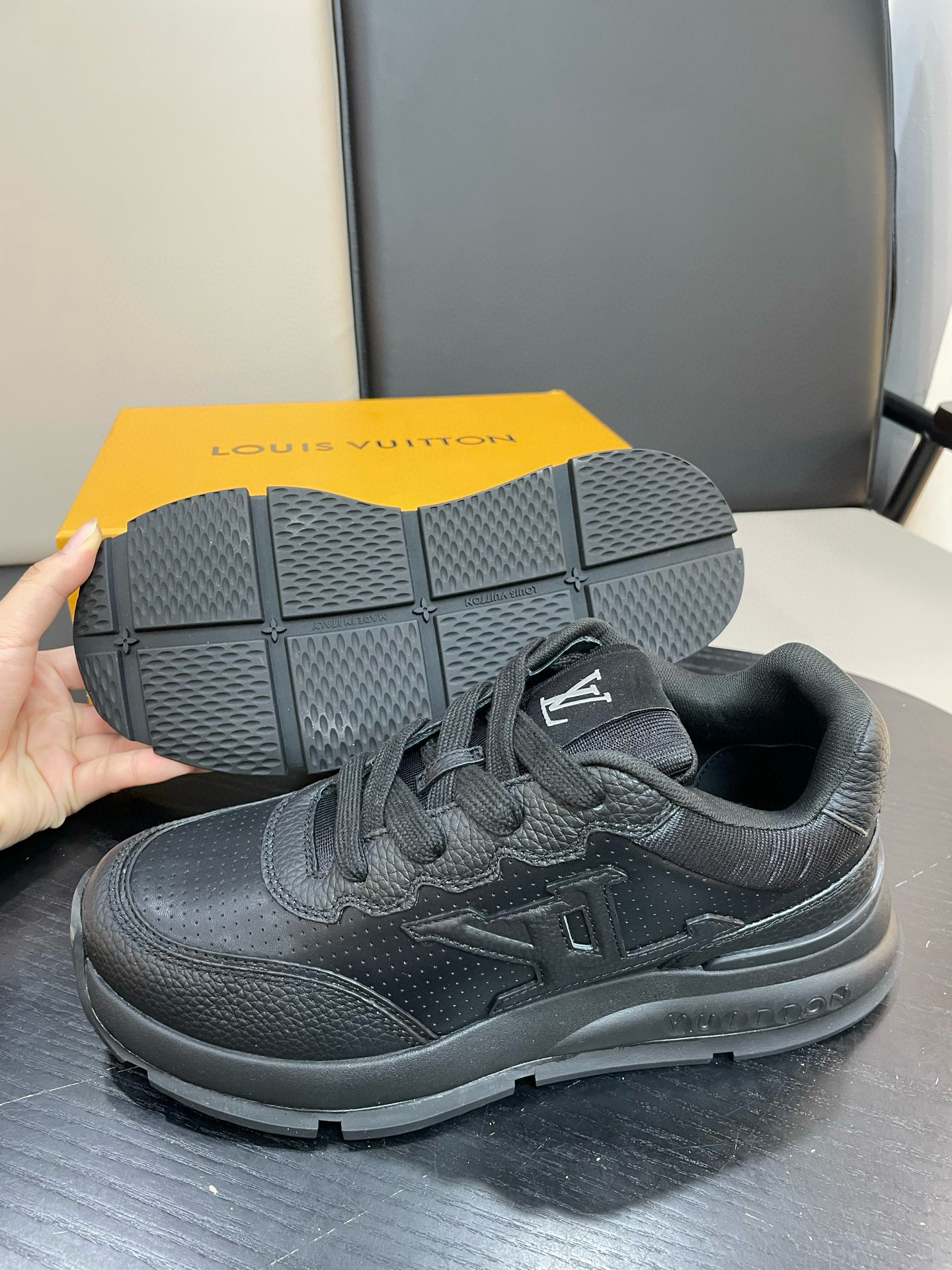 루이비통 트레이너 남자 신발 운동화 스니커즈